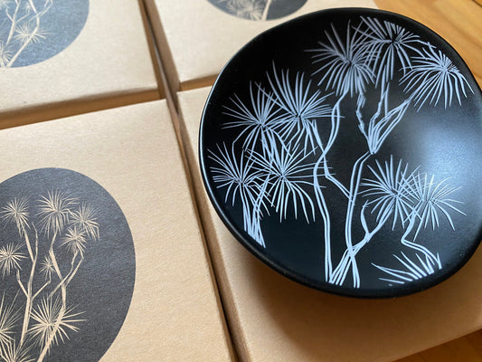 Jo Luping Medium Bowl - Tī Kōuka (White on Black)