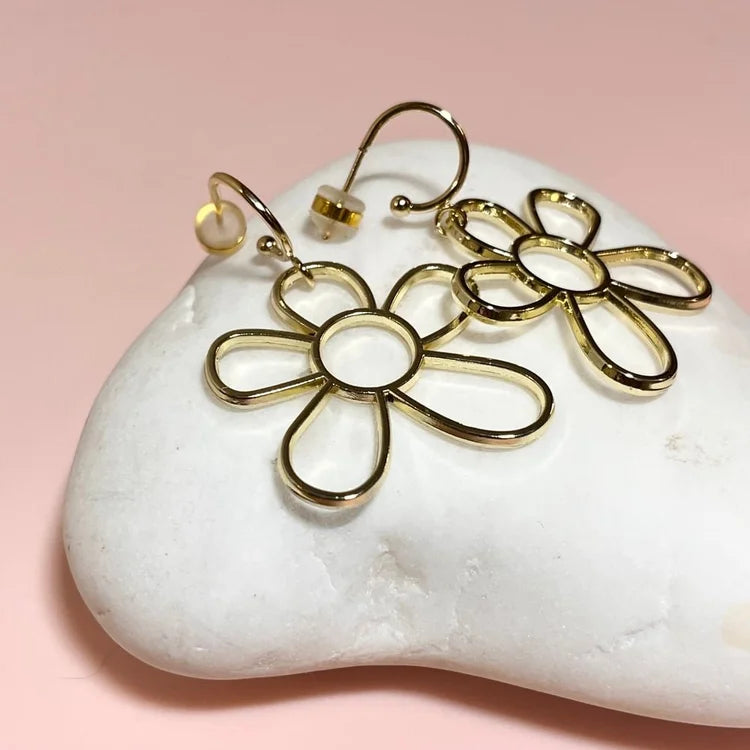 Penny Foggo Earrings - Big Daisies